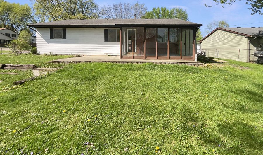 5237 Norcroft Dr, Indianapolis, IN 46221 - 4 Beds, 2 Bath
