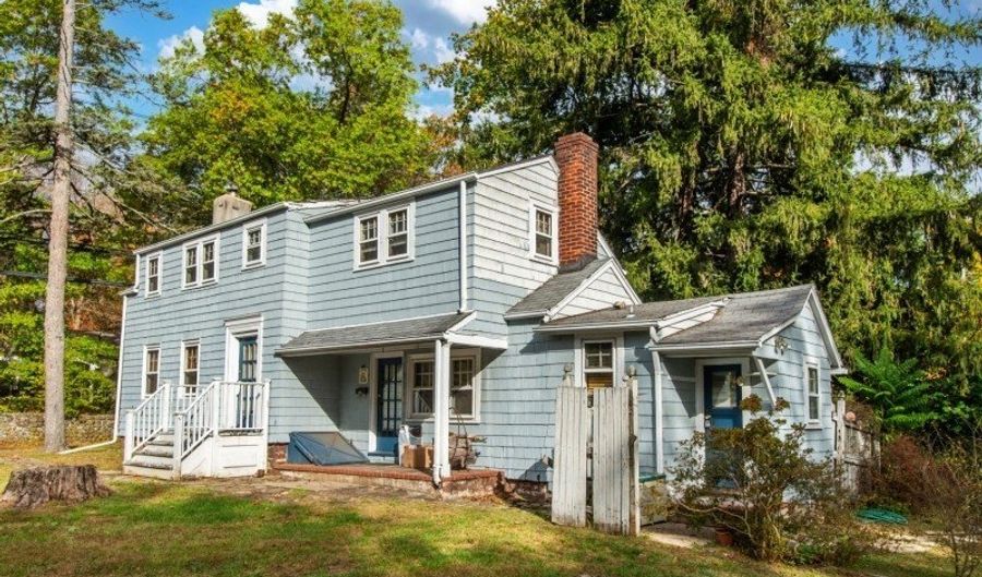 723 W Crescent Ave, Red Bank, NJ 07401 - 2 Beds, 1 Bath