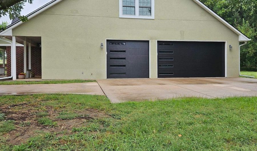 1923 Eastridge Dr, Arkansas City, KS 67005 - 4 Beds, 3 Bath