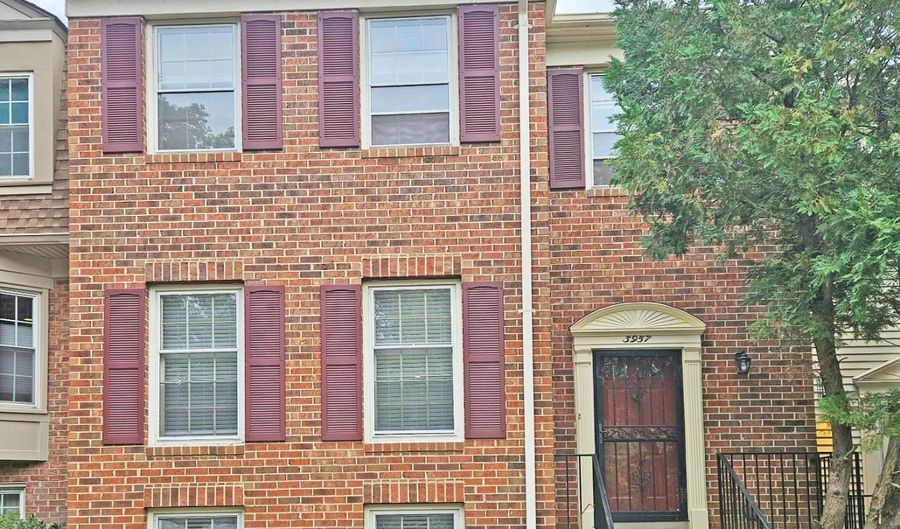 3957 HANCOCK FOREST Trl, Annandale, VA 22003 - 4 Beds, 4 Bath