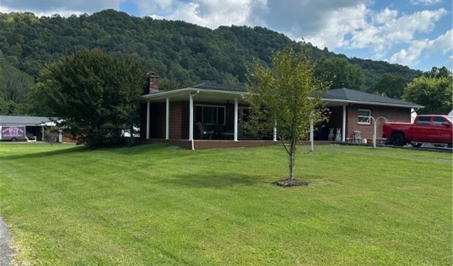 92 Airport Rd, Chapmanville, WV 25508 - 3 Beds, 2 Bath