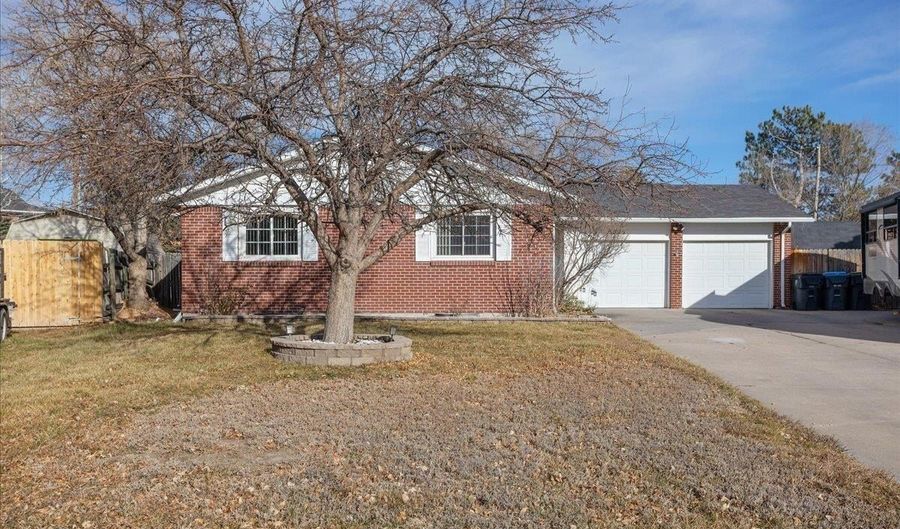 5245 HICKORY Pl, Cheyenne, WY 82009 - 4 Beds, 3 Bath