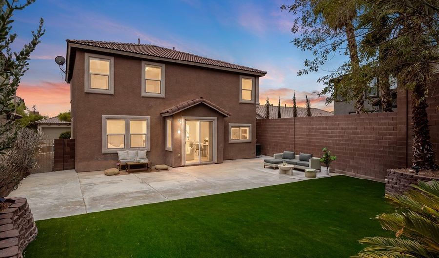 537 Lacabana Beach Dr, Las Vegas, NV 89138 - 4 Beds, 3 Bath