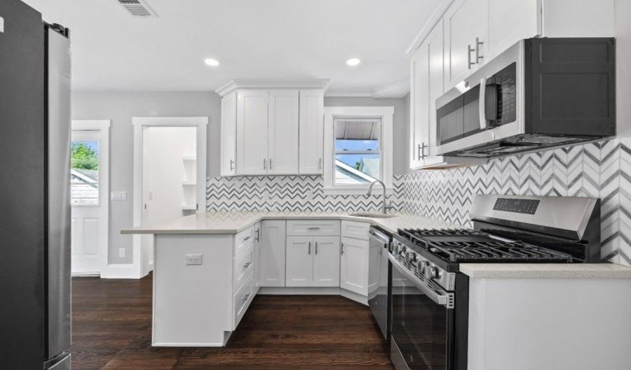 27 King Pl, Belleville, NJ 07109 - 3 Beds, 3 Bath
