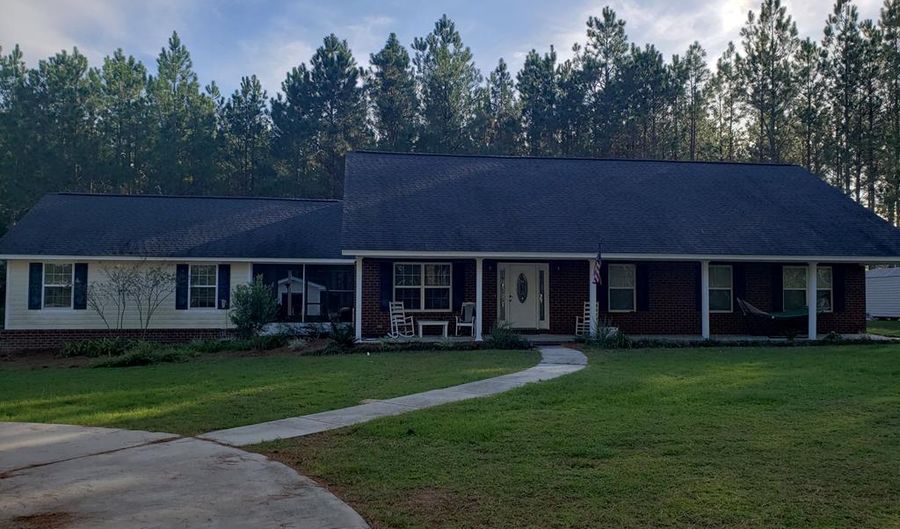 697 Gardner Rd, Baxley, GA 31513 - 2 Beds, 2 Bath