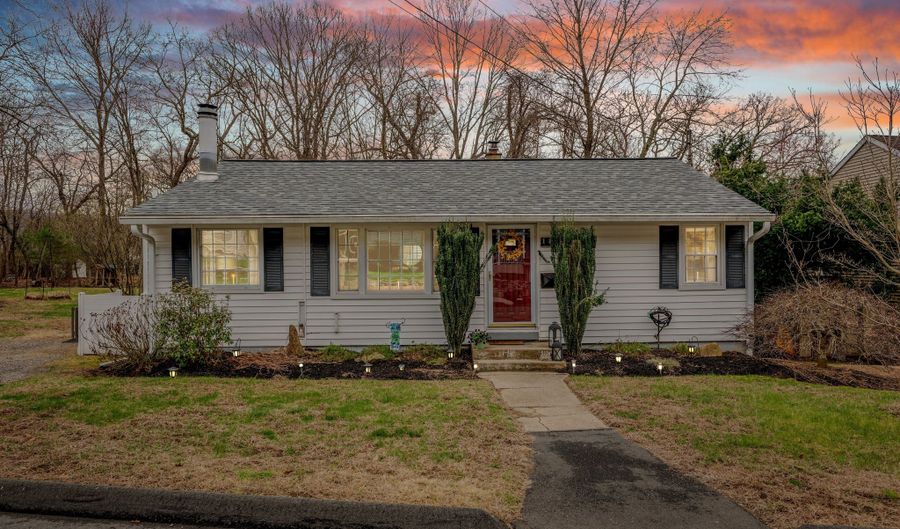 149 Highland Ave, Beacon Falls, CT 06403 - 2 Beds, 2 Bath