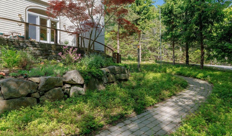 7 Greenway Ct, Bar Harbor, ME 04609 - 3 Beds, 4 Bath