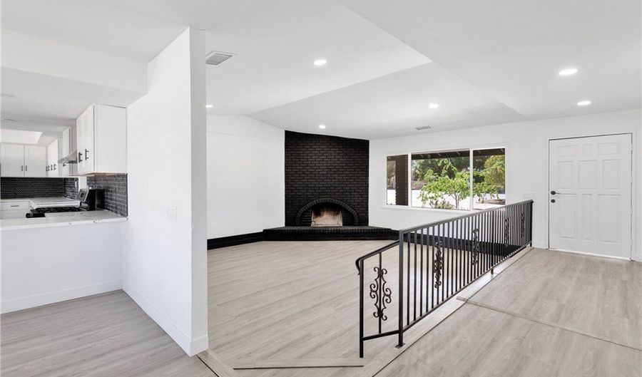 14855 Flathead Rd, Apple Valley, CA 92307 - 5 Beds, 4 Bath