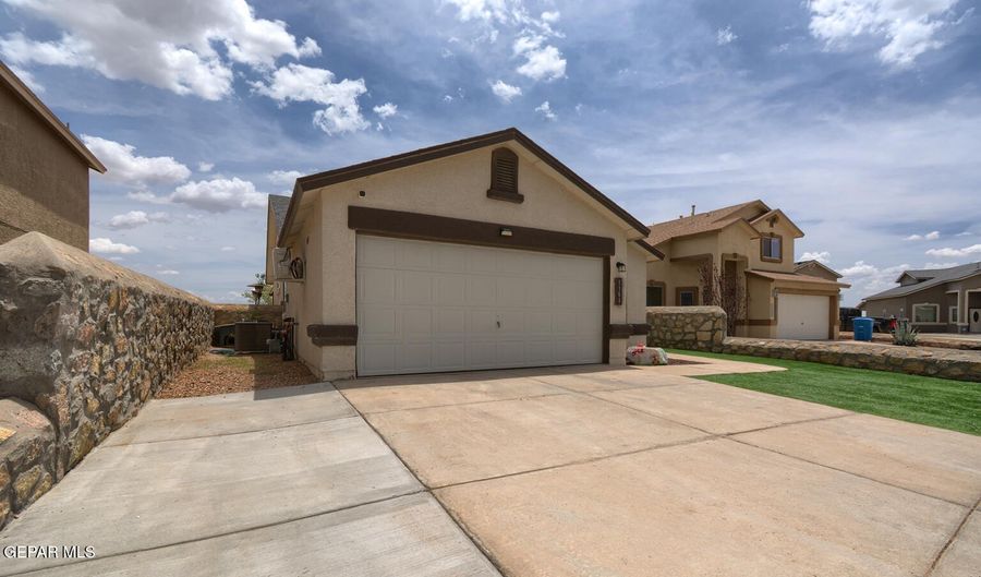 1164 Cielo Mar Dr, Socorro, TX 79927 - 3 Beds, 2 Bath
