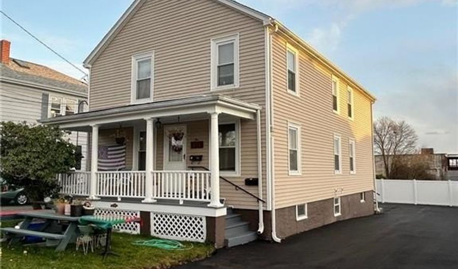 214 Franklin St, Bristol, RI 02809 - 6 Beds, 2 Bath