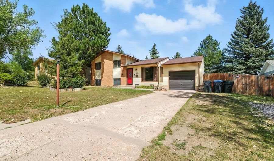 6535 EVERGREEN St, Cheyenne, WY 82009 - 3 Beds, 2 Bath