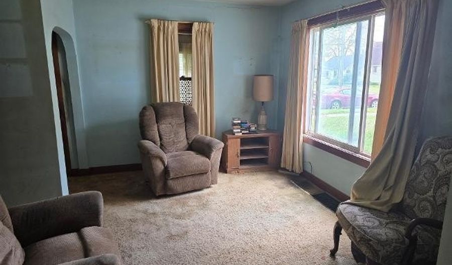 611 13th St NE, Austin, MN 55912 - 2 Beds, 1 Bath
