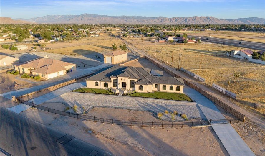 20721 Standing Rock, Apple Valley, CA 92307 - 5 Beds, 4 Bath