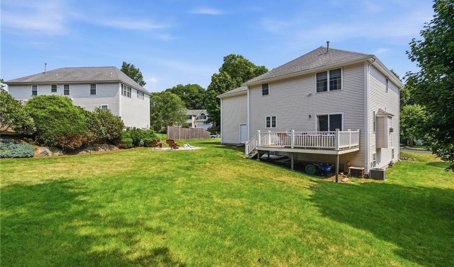 23 BERNON Dr, Lincoln, RI 02865 - 4 Beds, 4 Bath