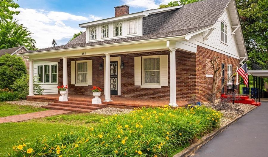 488 W Main St, Auburn, KY 42206 - 4 Beds, 2 Bath