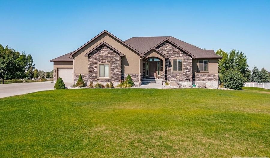 1810 S Bobwhite Dr, Ammon, ID 83401 - 6 Beds, 4 Bath