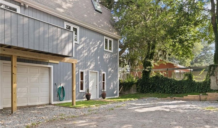 26 Channing St, Newport, RI 02840 - 3 Beds, 2 Bath