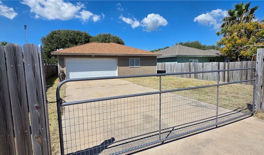 109 Misty, Aransas Pass, TX 78336 - 3 Beds, 2 Bath