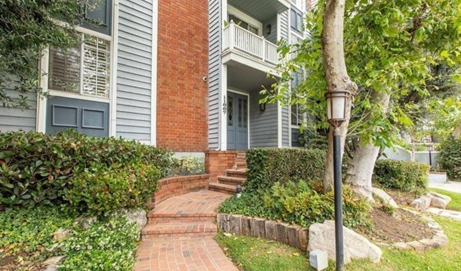 11667 Gorham Ave 306, Los Angeles, CA 90049 - 2 Beds, 2 Bath