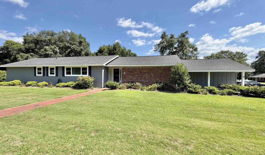 199 W Oak St, Atmore, AL 36502 - 4 Beds, 4 Bath