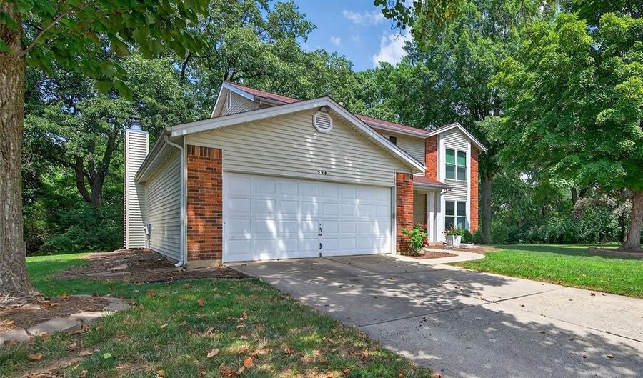 554 Lering Ct, Ballwin, MO 63011 - 4 Beds, 3 Bath