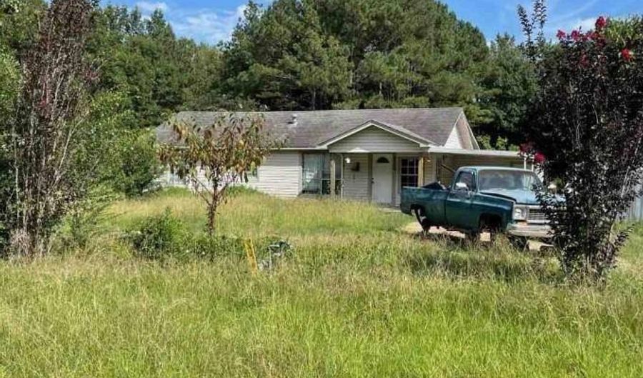 9550 Cooper Lake Rd, Bastrop, LA 71220 - 3 Beds, 3 Bath