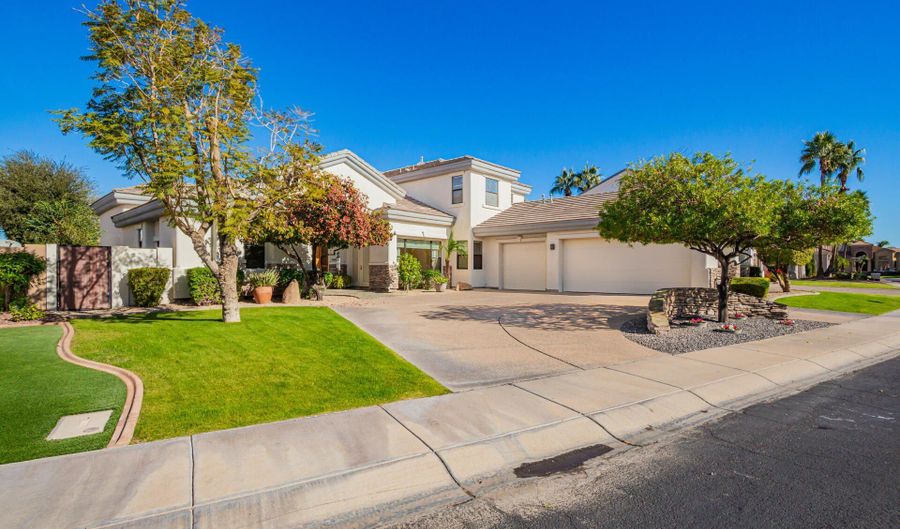 652 W ASTER Ct, Chandler, AZ 85248 - 4 Beds, 4 Bath