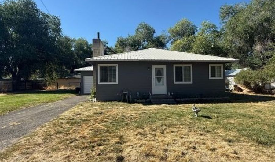 607 W 3rd St, Alturas, CA 96101 - 3 Beds, 1 Bath