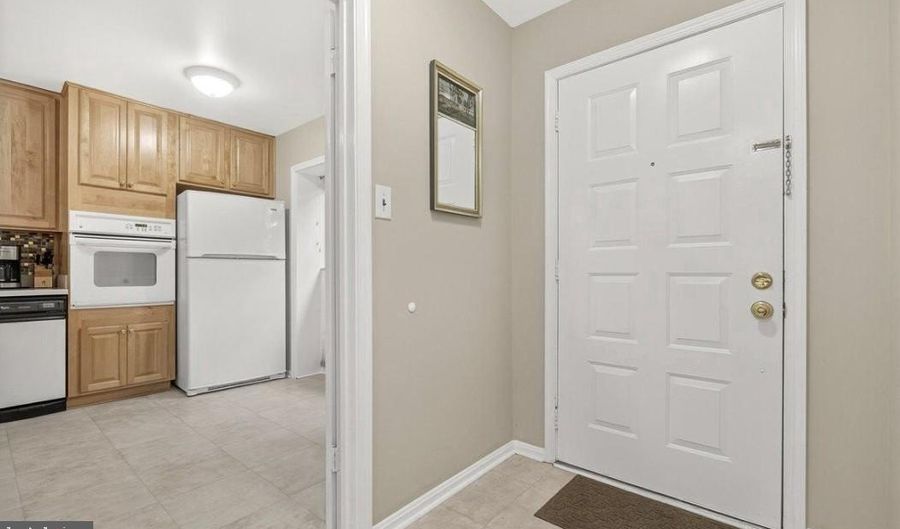 7504 WESTLAKE Ter 25, Bethesda, MD 20817 - 4 Beds, 4 Bath