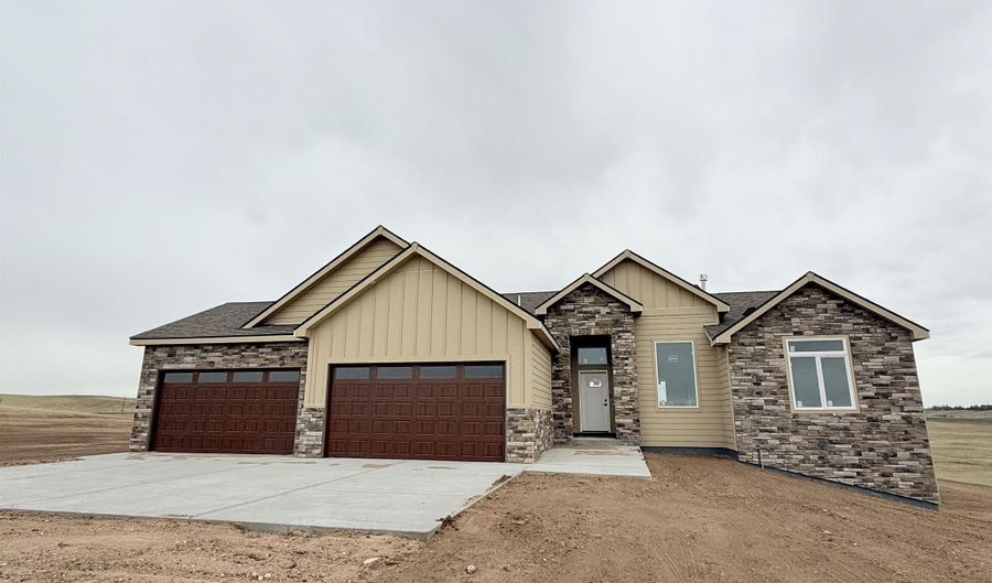 2790 COACHMAN Ln, Cheyenne, WY 82009 - 5 Beds, 3 Bath