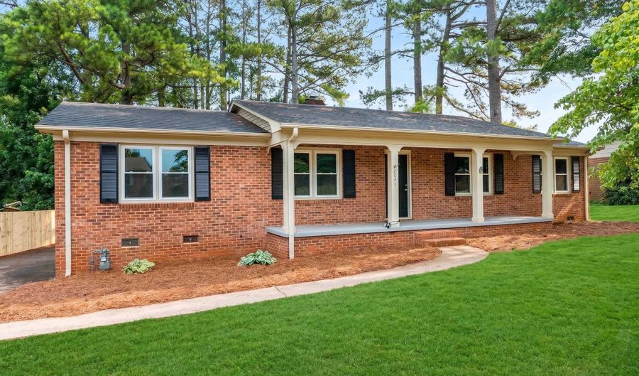 2031 Evergreen Dr, Boiling Springs, SC 29316 - 3 Beds, 2 Bath