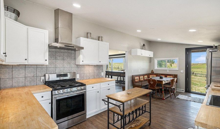 18914 County Road 24, Akron, CO 80720 - 4 Beds, 4 Bath