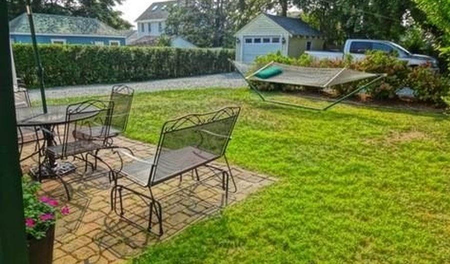 35 Annandale Rd, Newport, RI 02840 - 5 Beds, 3 Bath