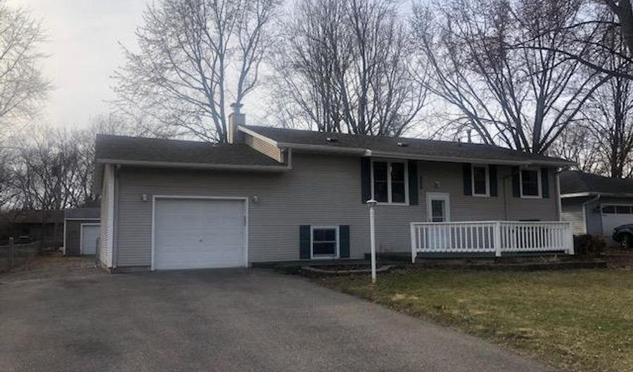 152 Spruce Dr, Apple Valley, MN 55124 - 4 Beds, 2 Bath