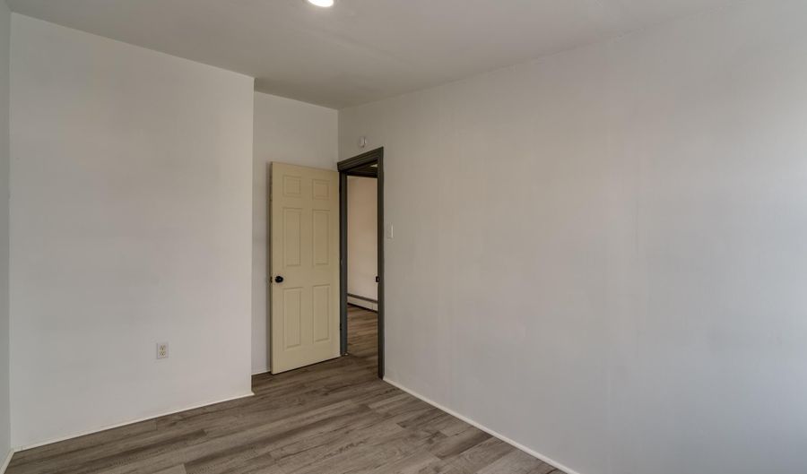 316 S 10TH St, Reading, PA 19602 - 5 Beds, 2 Bath