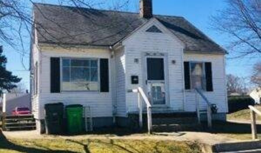 929 Devine St, Alliance, OH 44601 - 2 Beds, 1 Bath