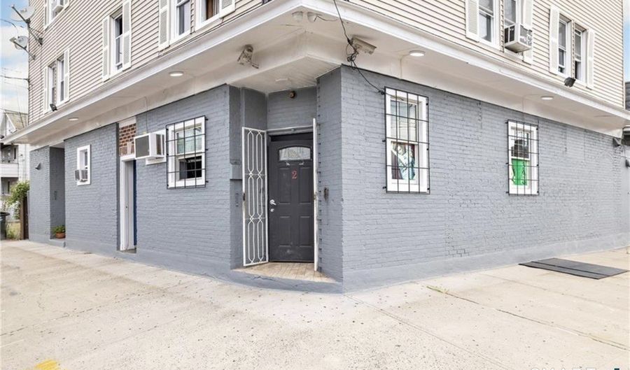 2-10 West Ave, Bridgeport, CT 06604 - 0 Beds, 4 Bath