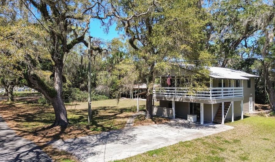 331 Lanesville Dr, Apalachicola, FL 32320 - 2 Beds, 2 Bath