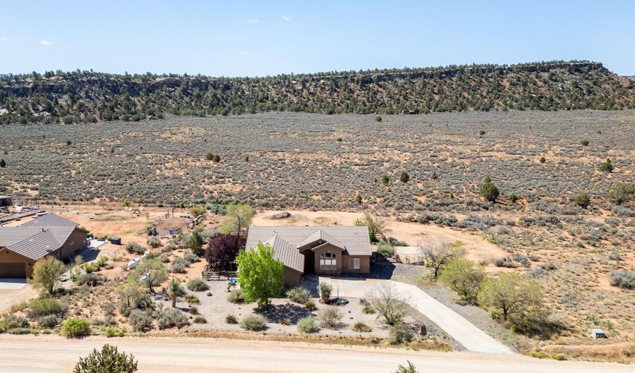881 W SMITHSONIAN Way, Apple Valley, UT 84737 - 3 Beds, 2 Bath