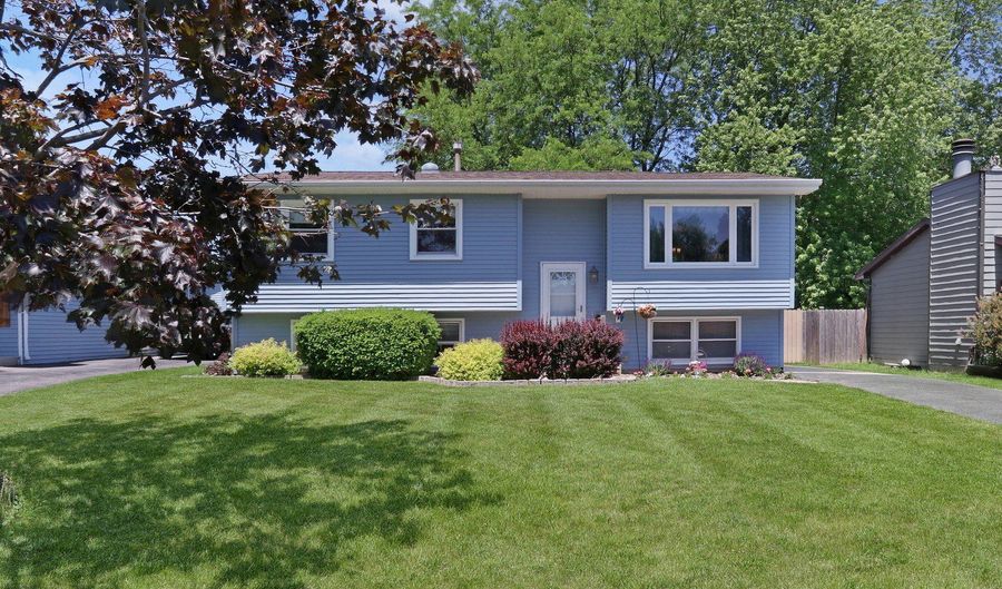 471 Linden Ln, Antioch, IL 60002 - 4 Beds, 3 Bath