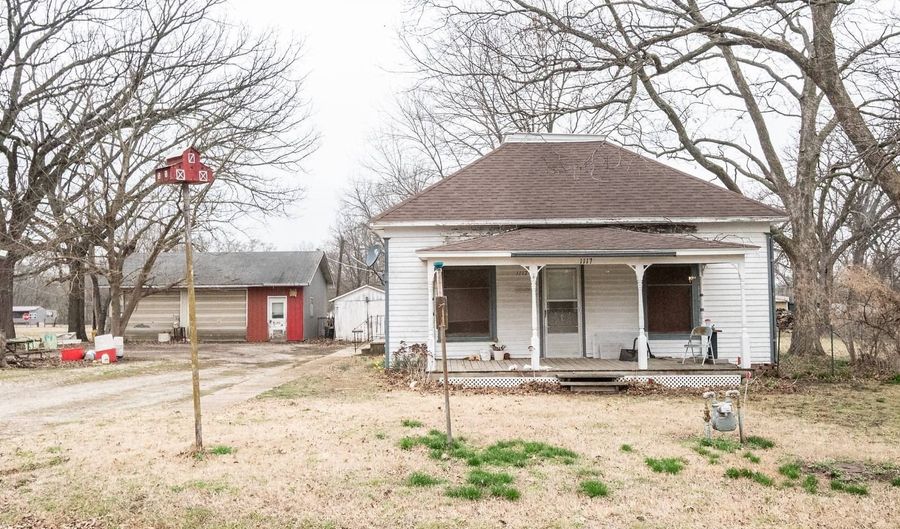 1117 State St, Altoona, KS 66710 - 2 Beds, 1 Bath