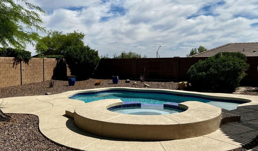 2361 W TURTLE HILL Ct, Anthem, AZ 85086 - 2 Beds, 2 Bath