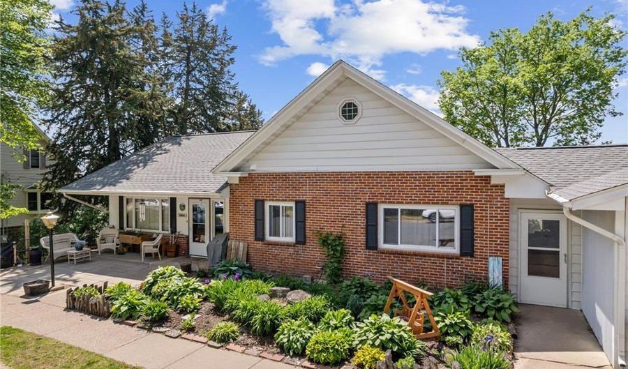 304 S 2nd St, Alma, WI 54610 - 5 Beds, 2 Bath