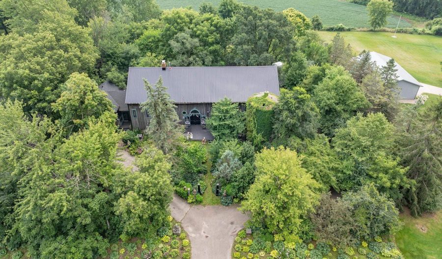 4737 W BROADWAY Dr, Appleton, WI 54913 - 4 Beds, 2 Bath