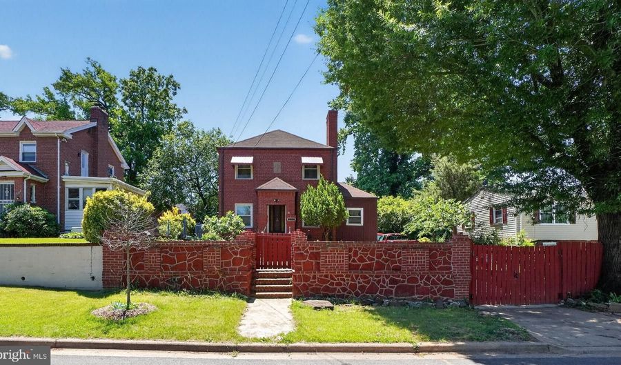 5201 VARNUM St, Bladensburg, MD 20710 - 3 Beds, 2 Bath