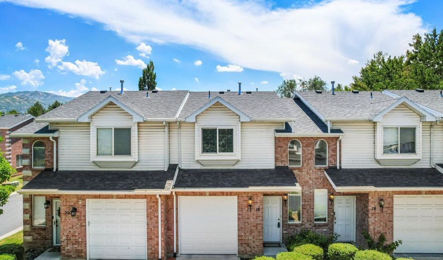 105 N PEREGRINE Ln W 19, Bountiful, UT 84010 - 3 Beds, 3 Bath