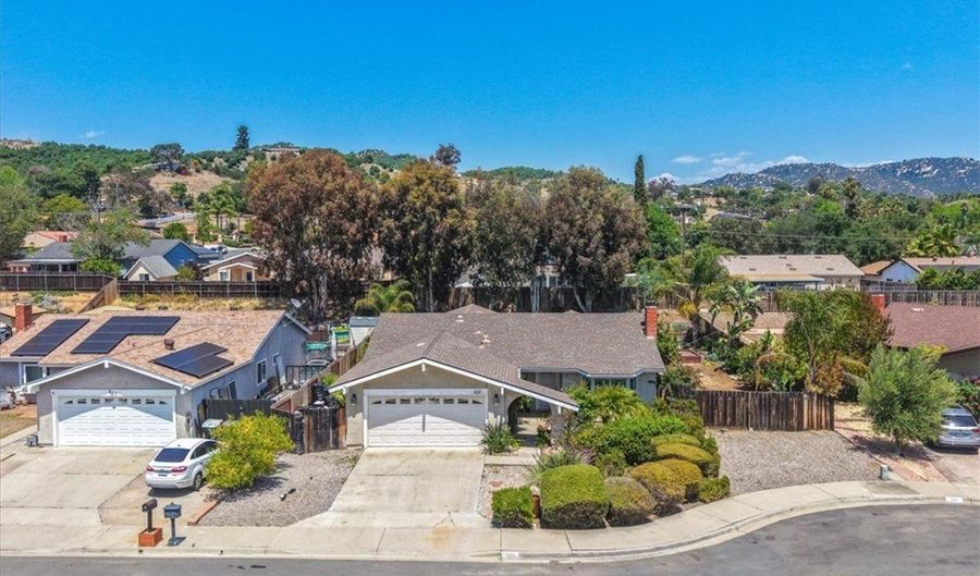 620 Meadow Grove Pl, Escondido, CA 92027 - 4 Beds, 3 Bath