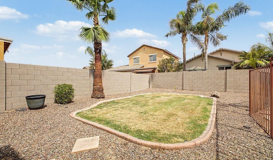 896 E LA COSTA Pl, Chandler, AZ 85249 - 4 Beds, 2 Bath