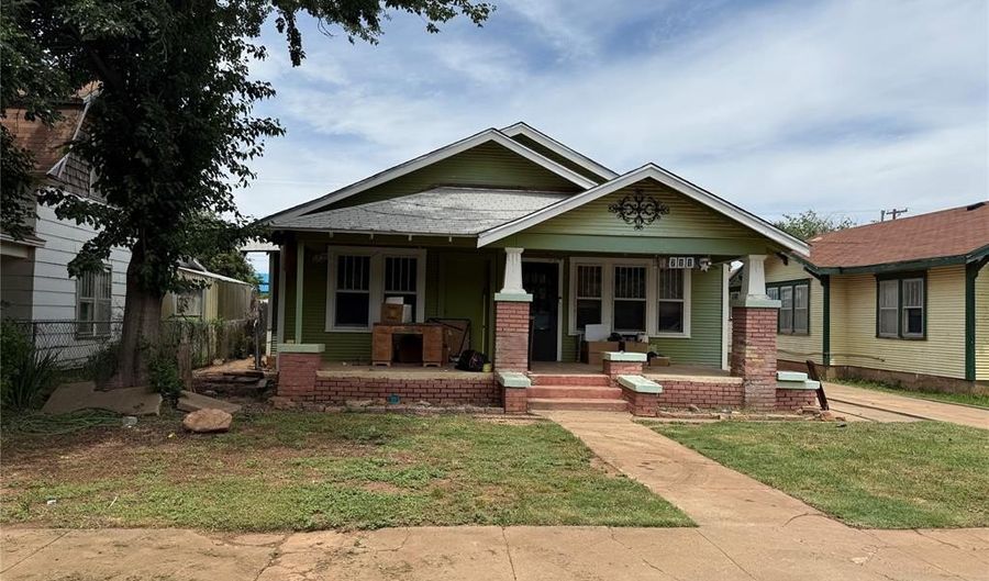 711 E Walnut St, Altus, OK 73521 - 3 Beds, 2 Bath