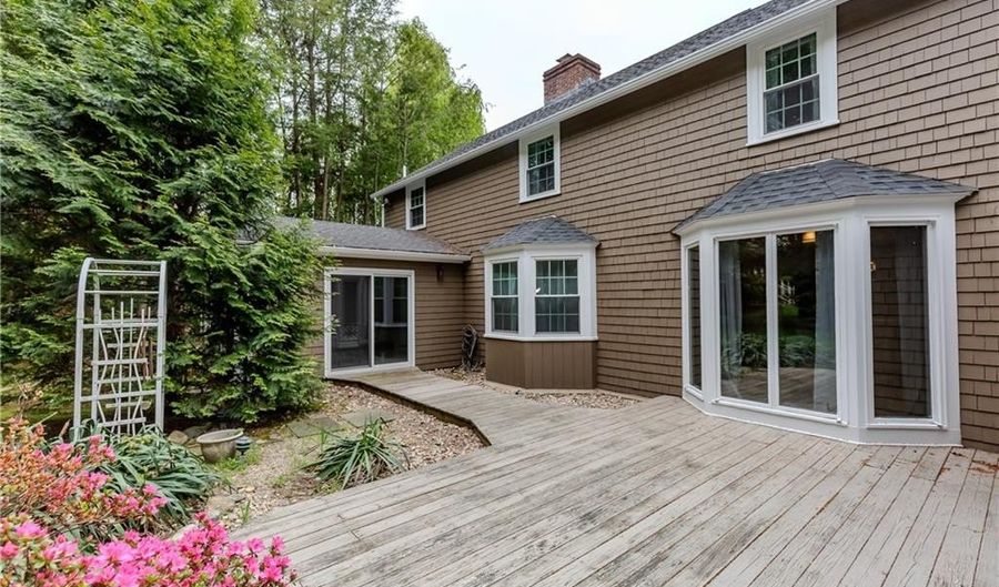 7 White Birch Rd, Cranston, RI 02920 - 3 Beds, 4 Bath
